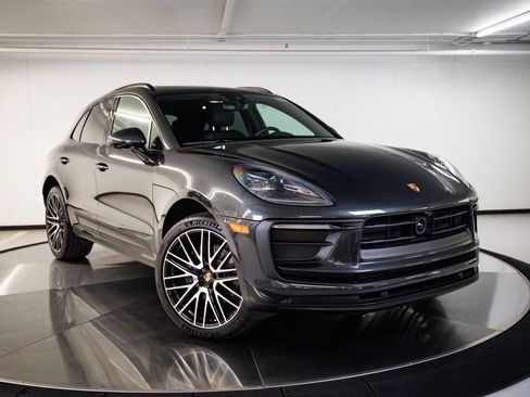 Certified 2026 Porsche Macan AWD/4WD image 8