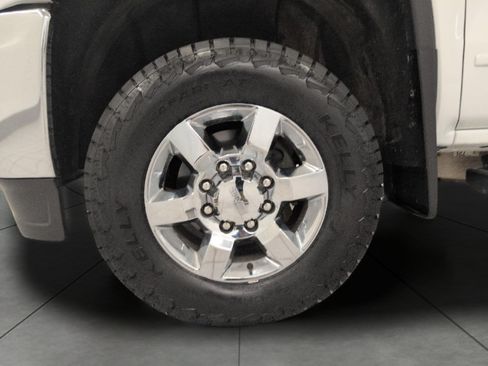 Used 2019 GMC Sierra 2500 SLE w/ SLE Preferred Package AWD/4WD image 3