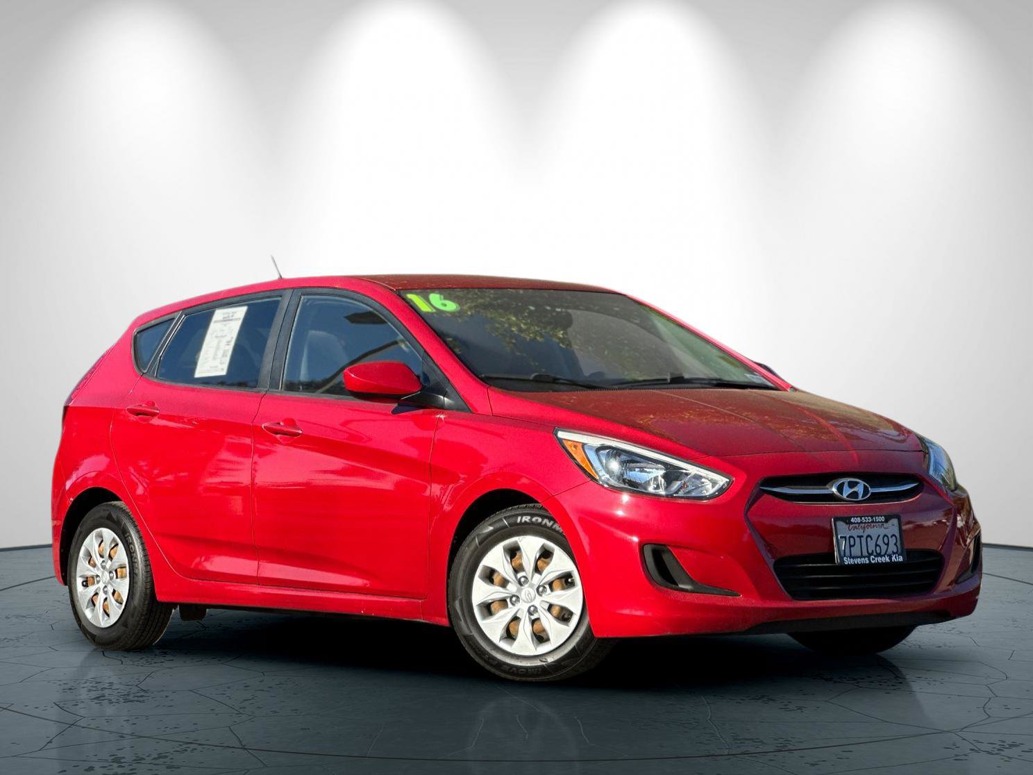 Used 2016 Hyundai Accent SE FWD image 2
