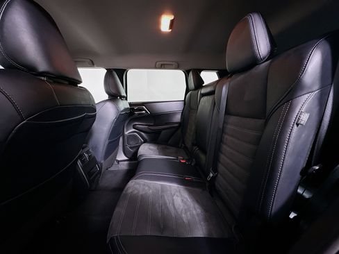 Used 2024 Mitsubishi Outlander SE image 26