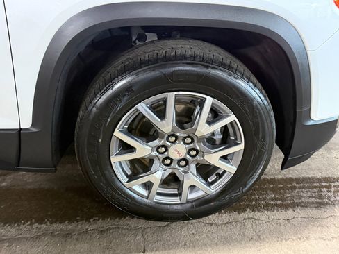 Used 2022 GMC Acadia SLT w/ LPO, Floor Liner Package image 12