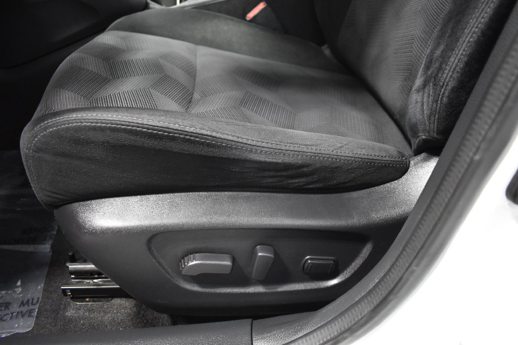 Used 2014 Nissan Rogue SV w/ SV Premium Package FWD image 18