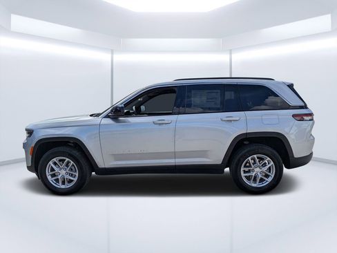 New 2026 Jeep Grand Cherokee Laredo image 6