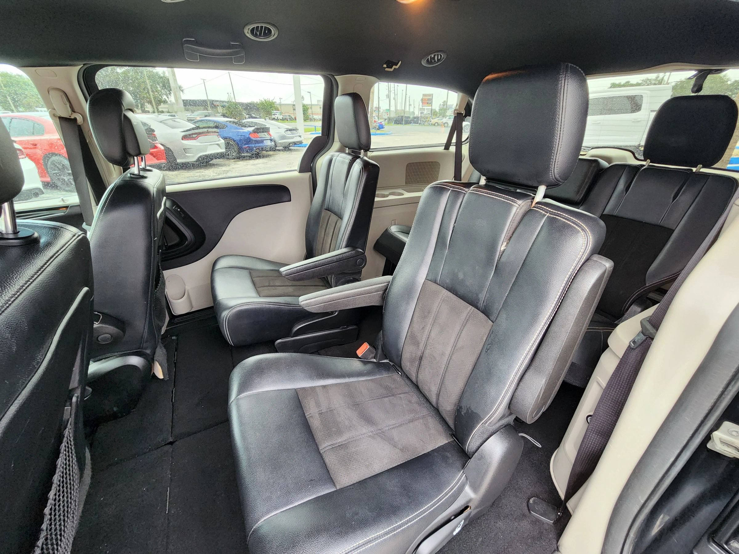 Used 2019 Dodge Grand Caravan SXT FWD image 15