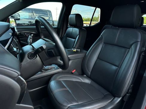 Used 2023 Chevrolet Traverse RS FWD image 14