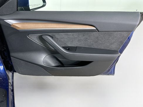 Used 2023 Tesla Model 3 Standard Range image 33