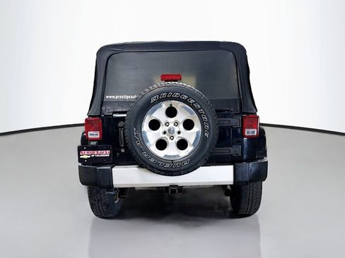 Used 2013 Jeep Wrangler Unlimited Sahara w/ Connectivity Group AWD/4WD image 8