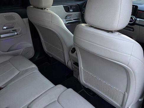 Used 2021 Mercedes-Benz GLB 250 4MATIC w/ Premium Package image 39