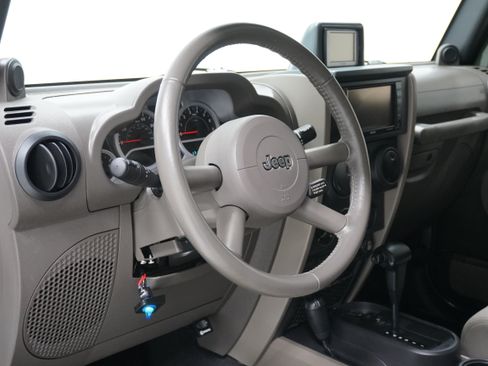Used 2009 Jeep Wrangler Rubicon w/ Dual Top Group AWD/4WD image 13