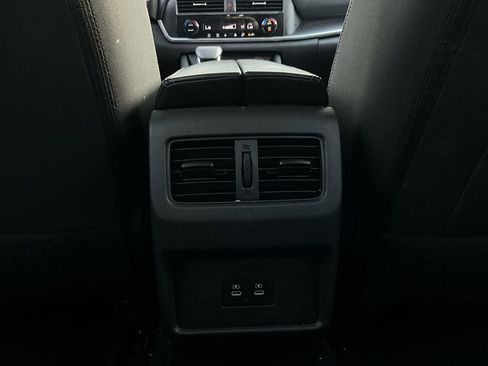 Used 2025 Nissan Rogue SV image 13