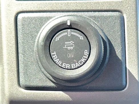 Used 2021 Ford Expedition XLT AWD/4WD image 24
