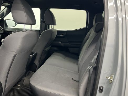 Used 2019 Toyota Tacoma TRD Off-Road image 12