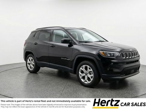 Used 2025 Jeep Compass Latitude AWD/4WD image 1