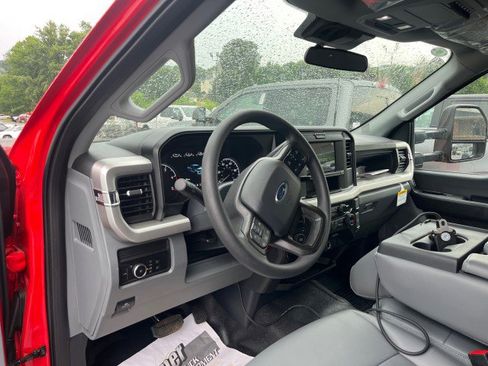 New 2025 Ford F550 4x4 Regular Cab Super Duty image 15