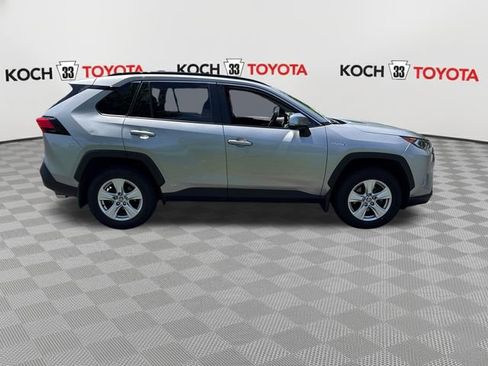Used 2021 Toyota RAV4 XLE w/ Convenience Package AWD/4WD image 9