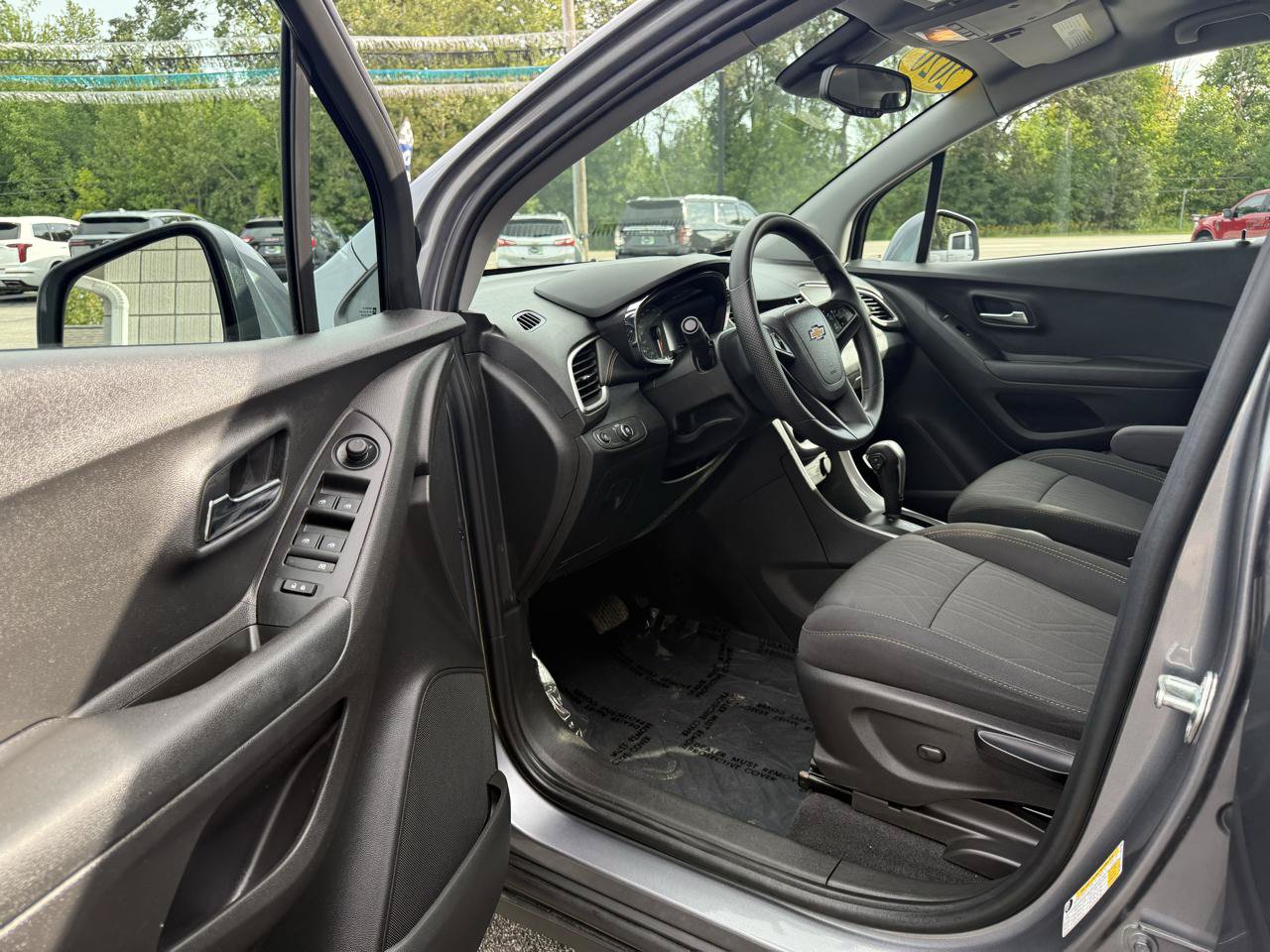Used 2020 Chevrolet Trax LT FWD image 15