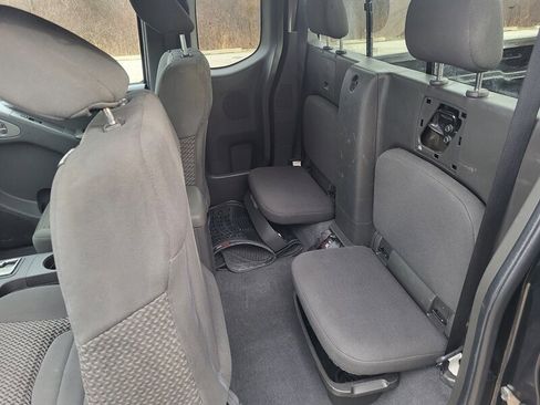 Used 2019 Nissan Frontier SV image 12