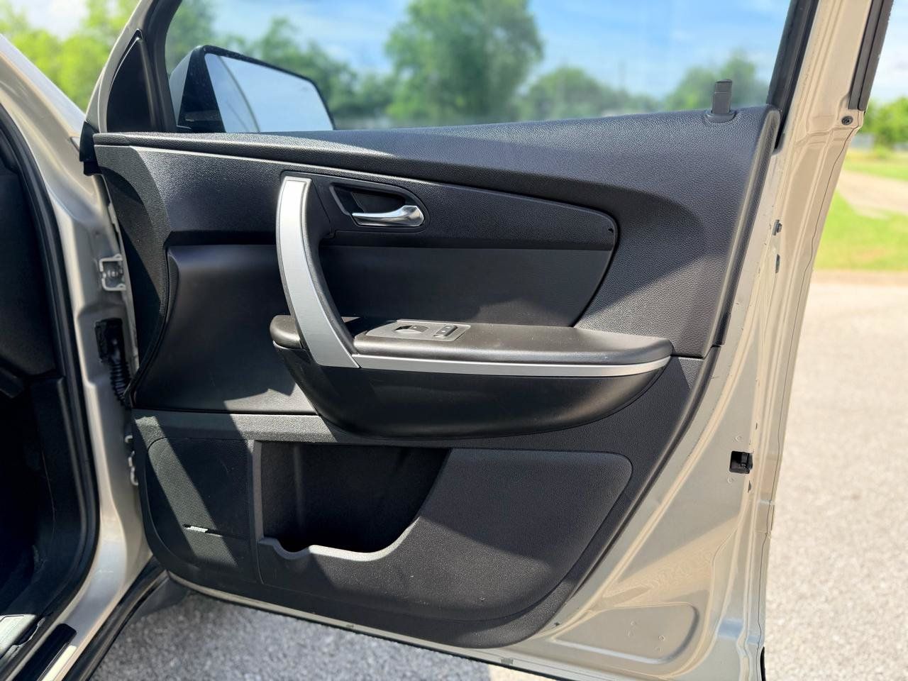 Used 2010 GMC Acadia SLE FWD image 21