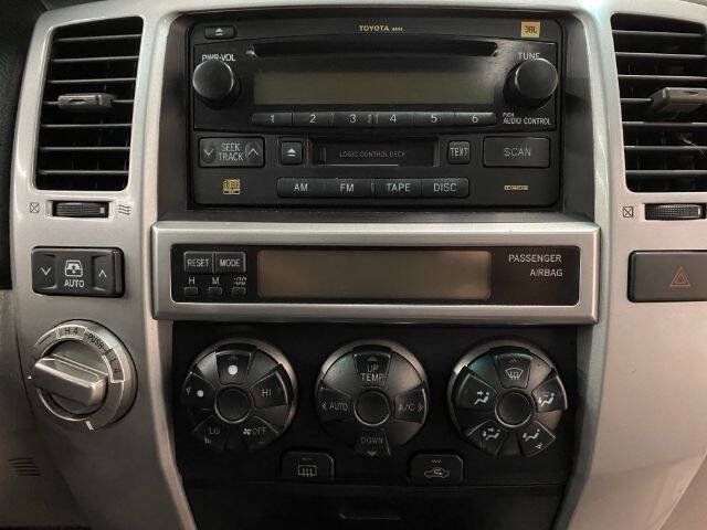 Used 2005 Toyota 4Runner SR5 AWD/4WD image 25