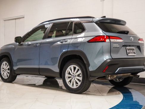 Used 2025 Toyota Corolla Cross LE image 28