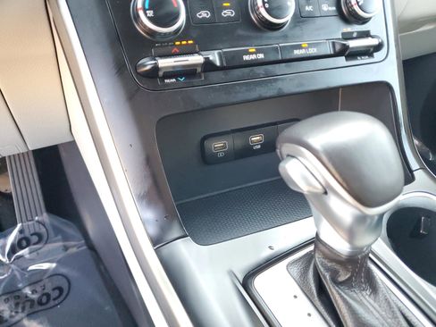 Certified 2024 Kia Carnival LX image 23