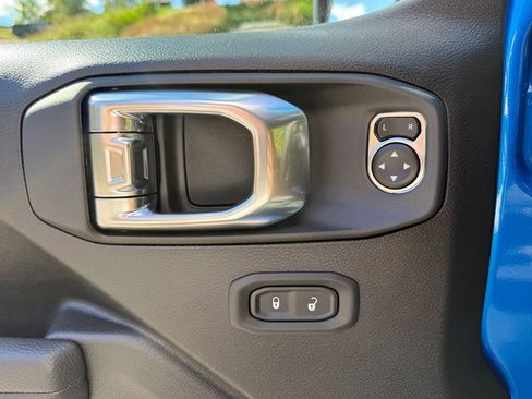 Used 2025 Jeep Wrangler Unlimited Sport image 12