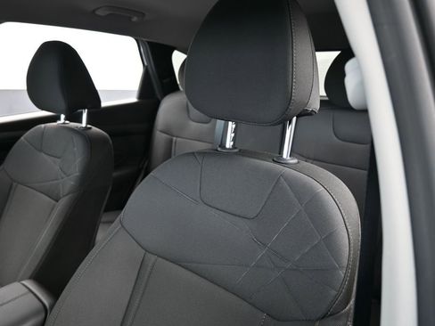 Used 2025 Hyundai Tucson SE image 16