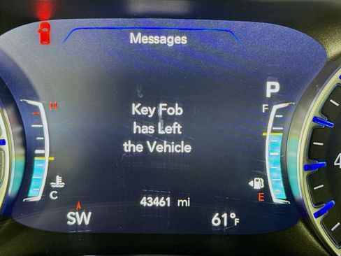 Used 2024 Chrysler Pacifica Touring-L FWD image 19