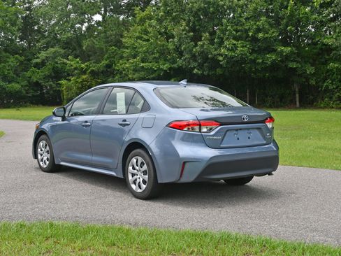 Used 2025 Toyota Corolla LE FWD image 3
