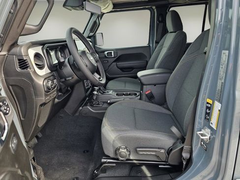 New 2025 Jeep Gladiator Sport image 31