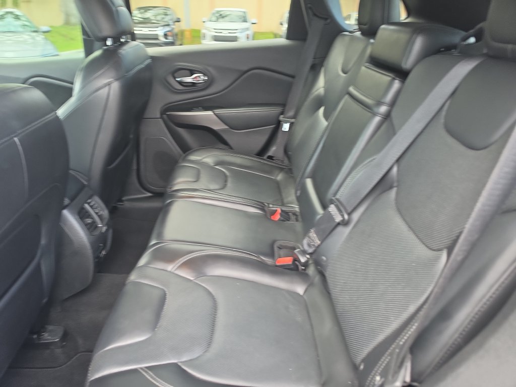 Used 2019 Jeep Cherokee Limited FWD image 15