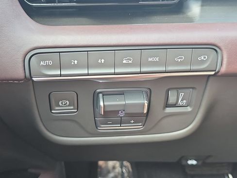 Certified 2023 Cadillac Escalade Premium Luxury Platinum w/ LPO, Radiant Package AWD/4WD image 29