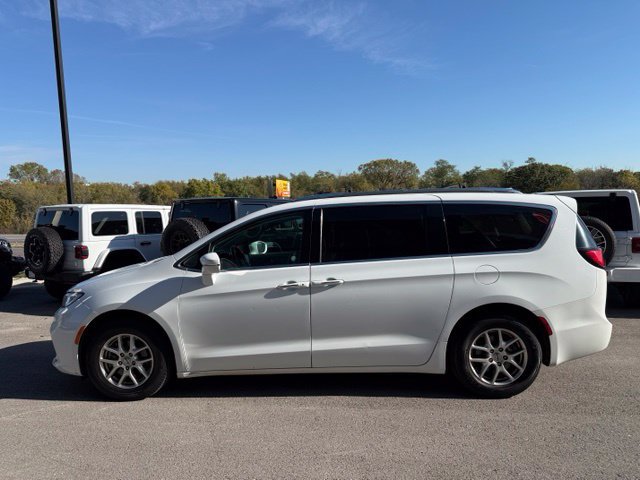 Used 2021 Chrysler Pacifica Touring-L FWD image 6