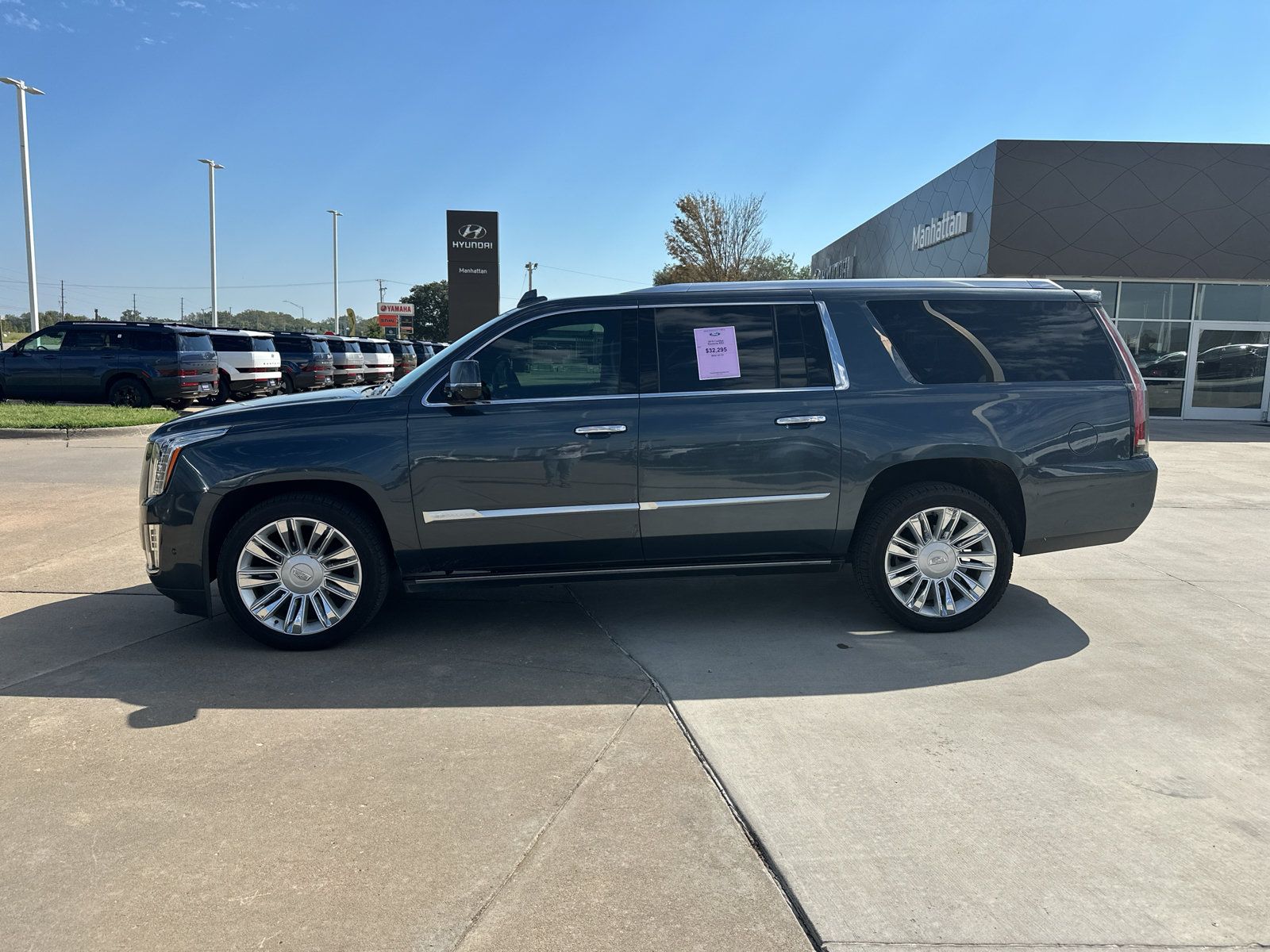 Used 2019 Cadillac Escalade ESV Platinum AWD/4WD image 12