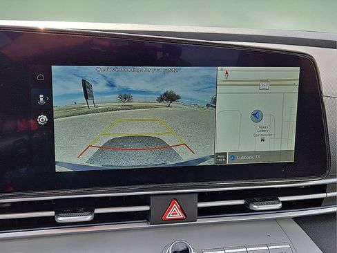 Used 2025 Hyundai Elantra Limited image 27