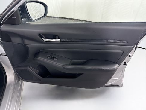 Used 2024 Nissan Altima 2.5 SV image 30