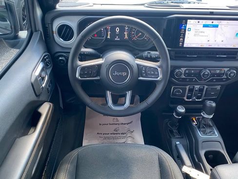 Used 2024 Jeep Wrangler Unlimited Sahara AWD/4WD image 9
