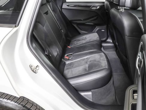 Used 2021 Porsche Macan image 40
