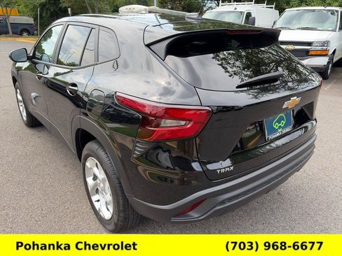 Certified 2024 Chevrolet Trax LS w/ LS Convenience Package FWD image 5