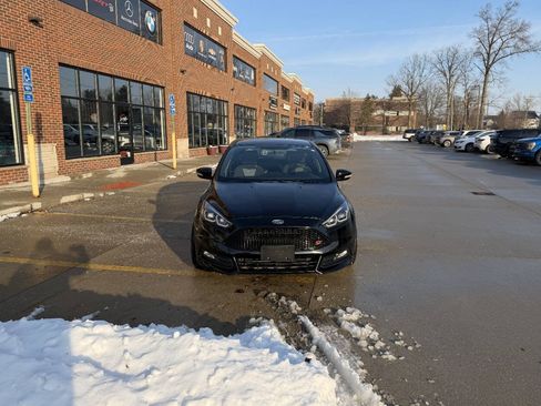 Used 2017 Ford Focus ST image 3