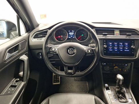 Used 2020 Volkswagen Tiguan SE R-Line image 3
