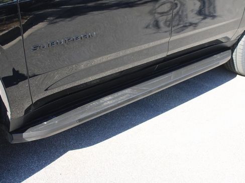 Used 2022 Chevrolet Suburban RST image 27