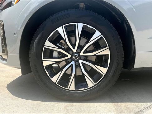 Certified 2024 Volvo XC60 B5 Plus w/ Protection Package Premier AWD/4WD image 11