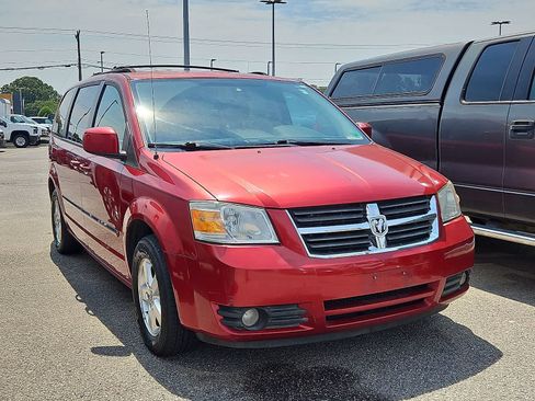 Used 2008 Dodge Grand Caravan SXT FWD image 2