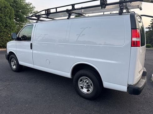 Used 2021 Chevrolet Express 2500 w/ Driver Convenience Package RWD image 3