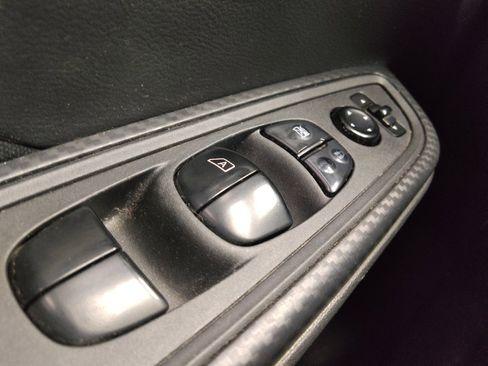 Used 2021 Nissan Versa SV FWD image 27
