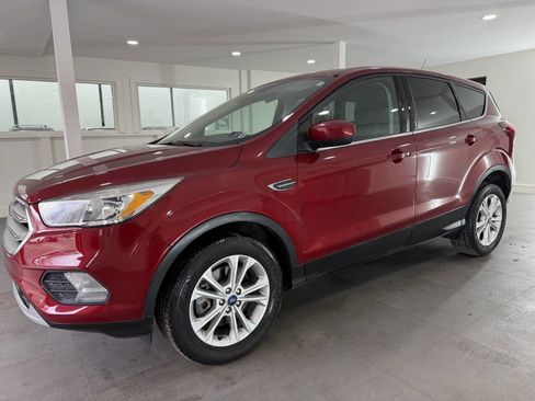 Used 2019 Ford Escape SE image 2