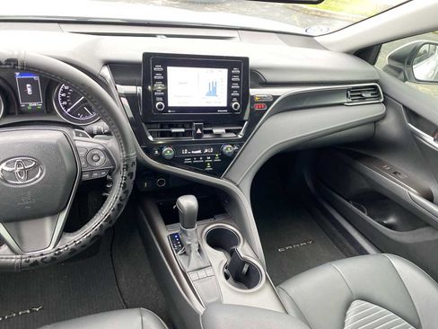 Used 2024 Toyota Camry SE image 14