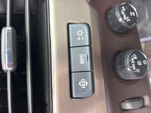 Used 2020 GMC Yukon XL Denali w/ Denali Premium Package image 19