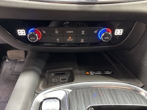 Used 2023 Buick Enclave Essence image 20